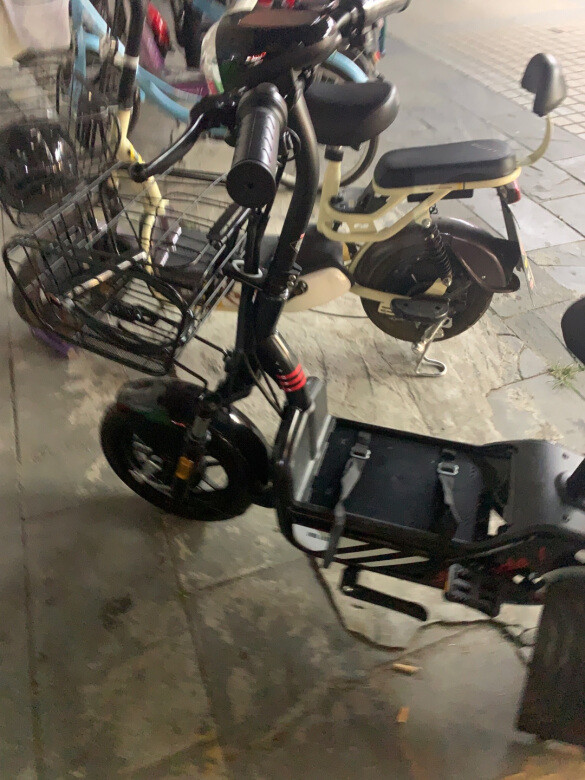 
车子质量：和实体店的车没什么差别电池续