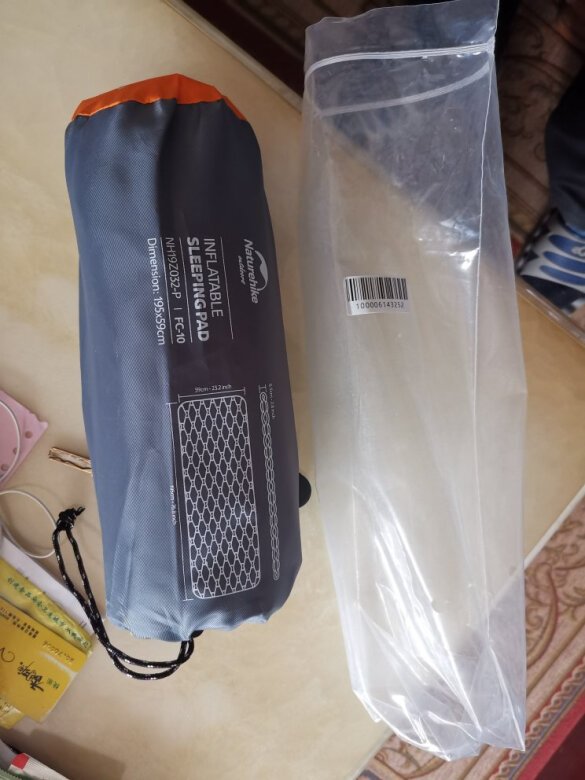 凸点设计科学合理，面料轻颖颜色鲜艳，用嘴