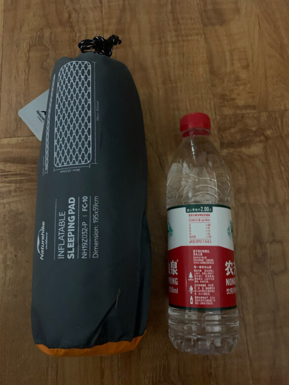 收纳时体积小巧质量轻，方便携带，很适合去