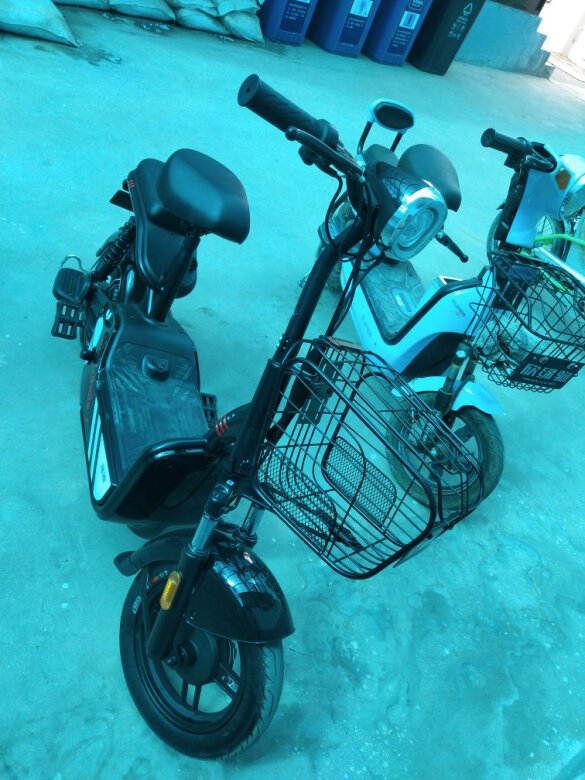 
车子质量：质量很好，骑上去很舒服电池续