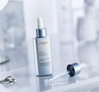 L'OREAL PARIS 巴黎欧莱雅 科研致白三重源白系列科研致白三重源白精华液
