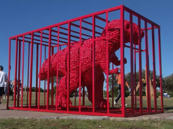 UCCA Store艺术家隋建国 《中国制造》限量雕塑收藏品恐龙 尺寸：85×68x50 cm 白色