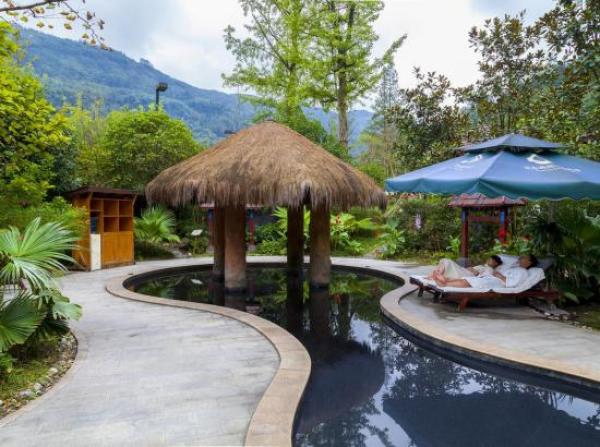 国庆错峰成都花水湾金陵温泉度假酒店80㎡套一风情别墅含早餐双人温泉