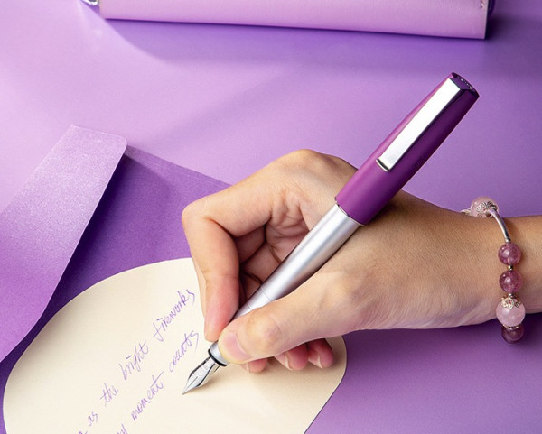 小编精选fabercastell辉柏嘉如恩系列限量钢笔烟花礼盒套装紫色f