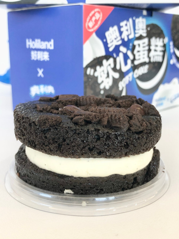 奥利奥x好利来 软心蛋糕细腻芝士顶部,洒了满满的松脆饼干,入口是芝士