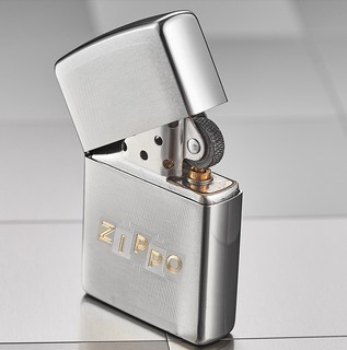 ZIPPO 之宝 镭射系列 49204 斜纹正楷标志打火机 银色