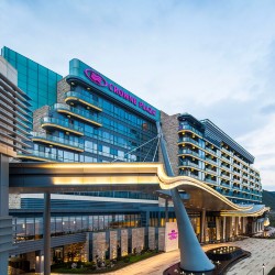周末不加价!杭州千岛湖皇冠假日酒店 高级房1晚(含早餐)