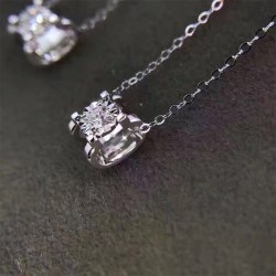佰黛 白18K金时尚牛头单钻款项链3分主钻30分效果钻石吊坠
