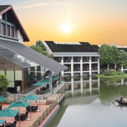 周末不加价!住进西溪湿地!杭州西溪宾馆溪墅亲水房1晚+含早+摇橹船体验+亲子项目套餐
