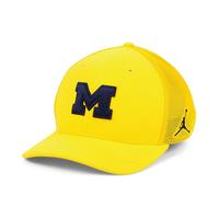 Michigan Wolverines Aerobill Swooshflex Stretch Fitted Cap