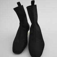 ZARA 13120610040 亚洲限定黑色透明粗跟时装短靴