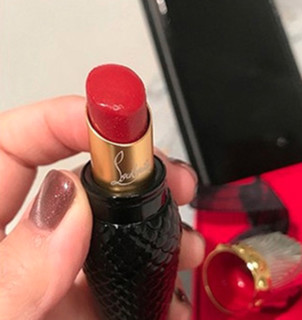 CHRISTIAN LOUBOUTIN 黑管薄纱水透唇膏 #001S