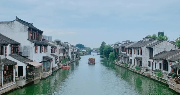 赏樱早鸟价，周末春节不加价！无锡君来洲际 豪华房1晚（含双早+延迟退房）