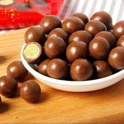 牛奶巧克力 梁丰麦丽素牛奶夹心巧克力豆球25g 6包 代可可脂 梁丰麦丽素 5件 什么值得买