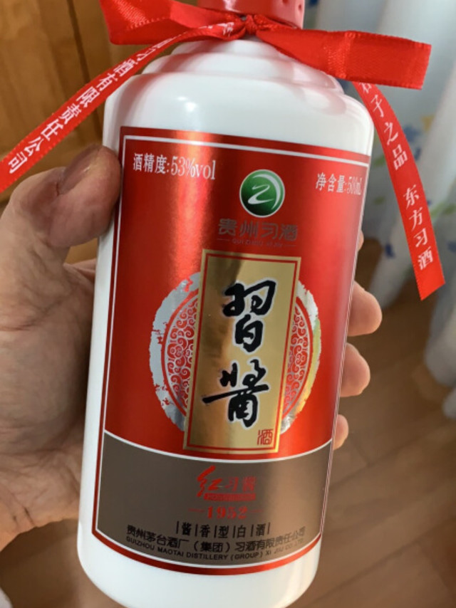 最近开始尝试喝酱香型白酒。试了好几种口感