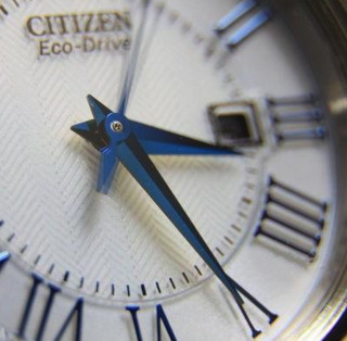 CITIZEN 西铁城 光动能腕表系列 EW1568-04A 女士光动能手表 30mm 白盘 黑色皮带 圆形