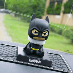 创意可爱蝙蝠侠汽车摇头公仔摆件卡通中控台车载车内装饰用品模型