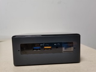 英特尔Intel NUC8i5BEH NUC8i5BEK 8I5BEHS 黑蘋果主机壁挂广告机工控机门禁迷你主机雷电3视频程序开发