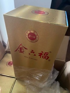 这款金六福酒包装新颖豪华，高端大气，尤其