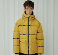 冬季新款男款创意英文条纹保暖羽绒服 S 黄色