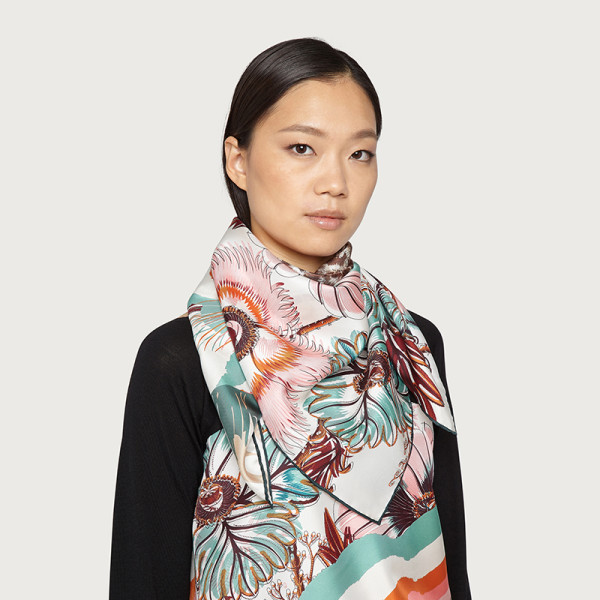 salvatore ferragamo/菲拉格慕 女士印花桑蚕丝围巾 742977(图片色)