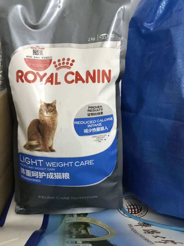 猫猫吃的第三袋皇家猫粮了！猫猫很喜欢，大