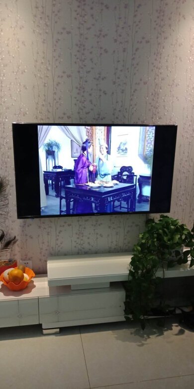 电视非常清晰,老人看,挂在墙上非常方便,