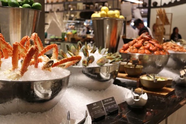 海鲜刺身烧烤蒸台无限量！国家会展中心上海洲际酒店自助晚餐