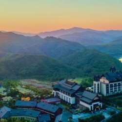 佛冈熹乐谷温泉度假酒店 悦泉苑山景高级双床房1晚 (含双人早餐+水世界门票+自助晚餐)