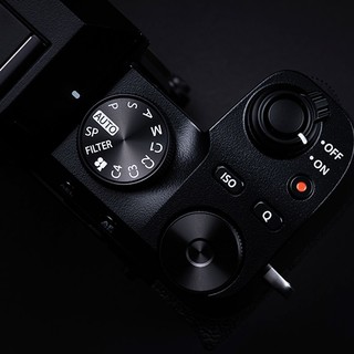 FUJIFILM 富士 X-S10 APS-C画幅 微单相机 黑色 XF 16-80mm F4 R OIS WR 变焦镜头 单头套机
