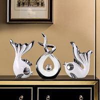 Hoatai Ceramic 华达泰陶瓷  现代轻奢客厅摆件 银白色亲嘴鱼+财源广进