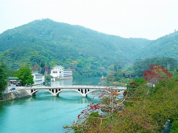 传奇宾馆新房型！广东温泉宾馆 湖滨铂金山景双床房1晚含早+双人正餐1次+双人下午茶1次+双人温泉门票