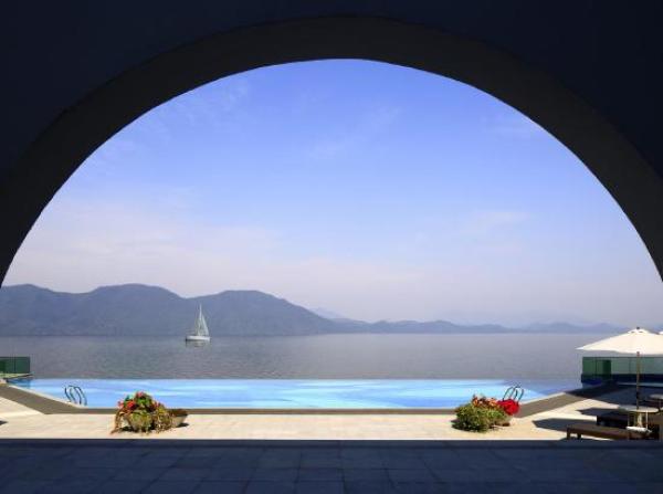 依湖而立黄山太平湖绿地皇冠假日酒店湖景豪华房2晚含早