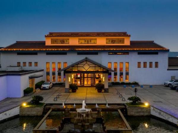 太湖之滨周末不加价苏州香山国际大酒店雅致园景大双床房1晚含景区