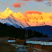 司藤同款！香格里拉高山别庄·梅里酒店海景双床房2晚（含早餐+双人小火锅+藏装体验）