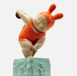 XQ 稀奇 艺术 瞿广慈《掷铁饼baby》35X22X13cm 雕塑 玻璃钢手绘