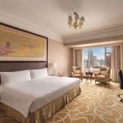 Shangri-la 香格里拉 端午不加价!武汉香格里拉大酒店豪华阁大床间1晚(含早餐+双人豪华日料午餐+尊享权益)