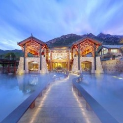 玉龙雪山脚下!在雪山·丽江墅家玉庐设计师度假酒店 雪山园景小黄鸭亲子套房2晚(含早餐+冰泉泡浴)