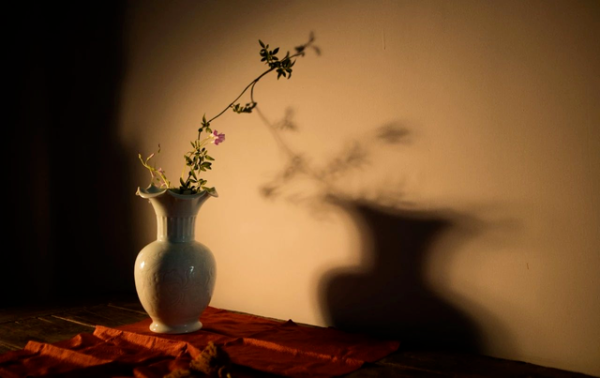 当代瓷 影青缠枝莲纹花瓶直径15cm 高28cm 原矿釉多少钱 什么值得买