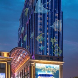 在酒店体验海洋风情!常州环球港邮轮酒店 海港亲子房1晚(含早餐+下午茶+3斤采摘券+恐龙园往返)