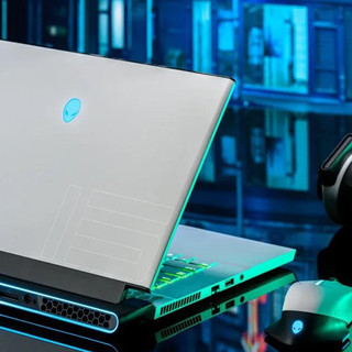 Alienware 外星人 m15 R3 15.6英寸 轻薄本 白色(酷睿i7-10750H、RTX 2070 SUPER 8G、32GB、1TB SSD、1080P、300Hz、ALW15M-R5758W)