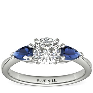 Blue Nile 1.14克拉圆形切割钻石+ 经典梨形蓝宝石戒托