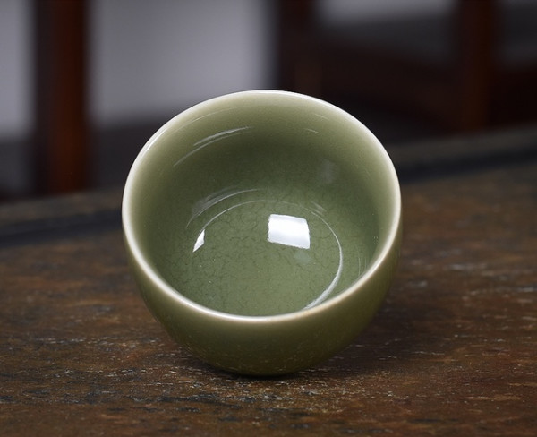 拍卖何俊龙泉青瓷玉禅杯老梅子青口径约7cm高约52cm