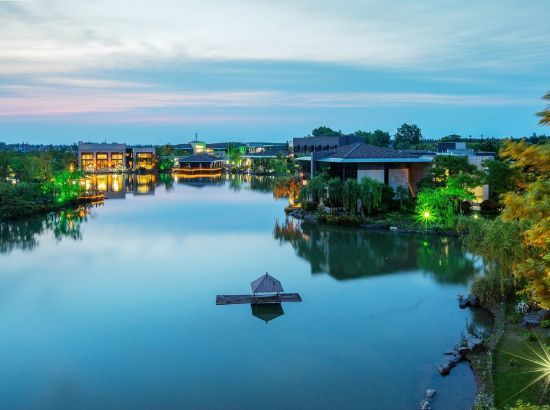 周末不加价！上海怡沁园度假村 湿地景观房1晚 （含早餐+ 餐饮消费券）