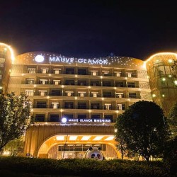 周末不加价!成都融创董悦酒店 湖景房1晚(含双早+水世界门票2张+乐园门票2张)