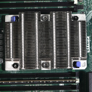 DELL 戴尔 R740 机架式 服务器 (2芯至强银牌 4214、十二核、24个内存插槽、128GB、3个4TB SAS、四千兆网络接口、2个750W电源、H730)