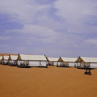 中卫腾格里沙漠星洲营地 摩洛哥帐篷2晚（含双早+沙漠烟花秀+篝火晚会等）