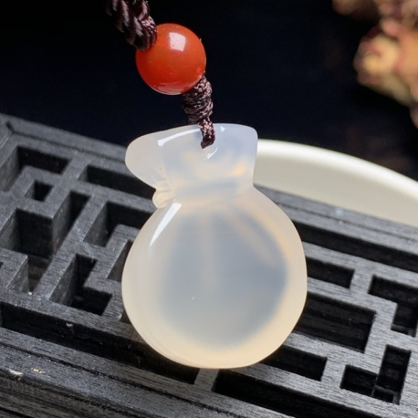 天然白玉髓钱袋福袋玉石吊坠招财纳福复古民族风