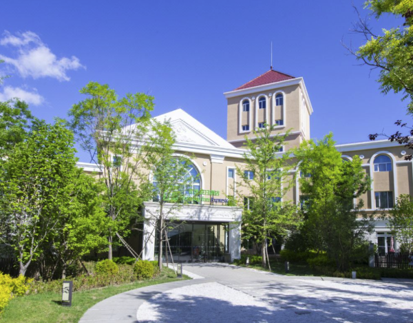 28日0点亲子游北京金隅八达岭皇冠假日酒店高级大床房2晚含早餐晚餐