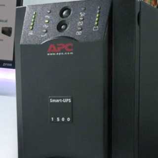 APC 施耐德 SUA1500ICH UPS电源 1.5KVA/0.98KW